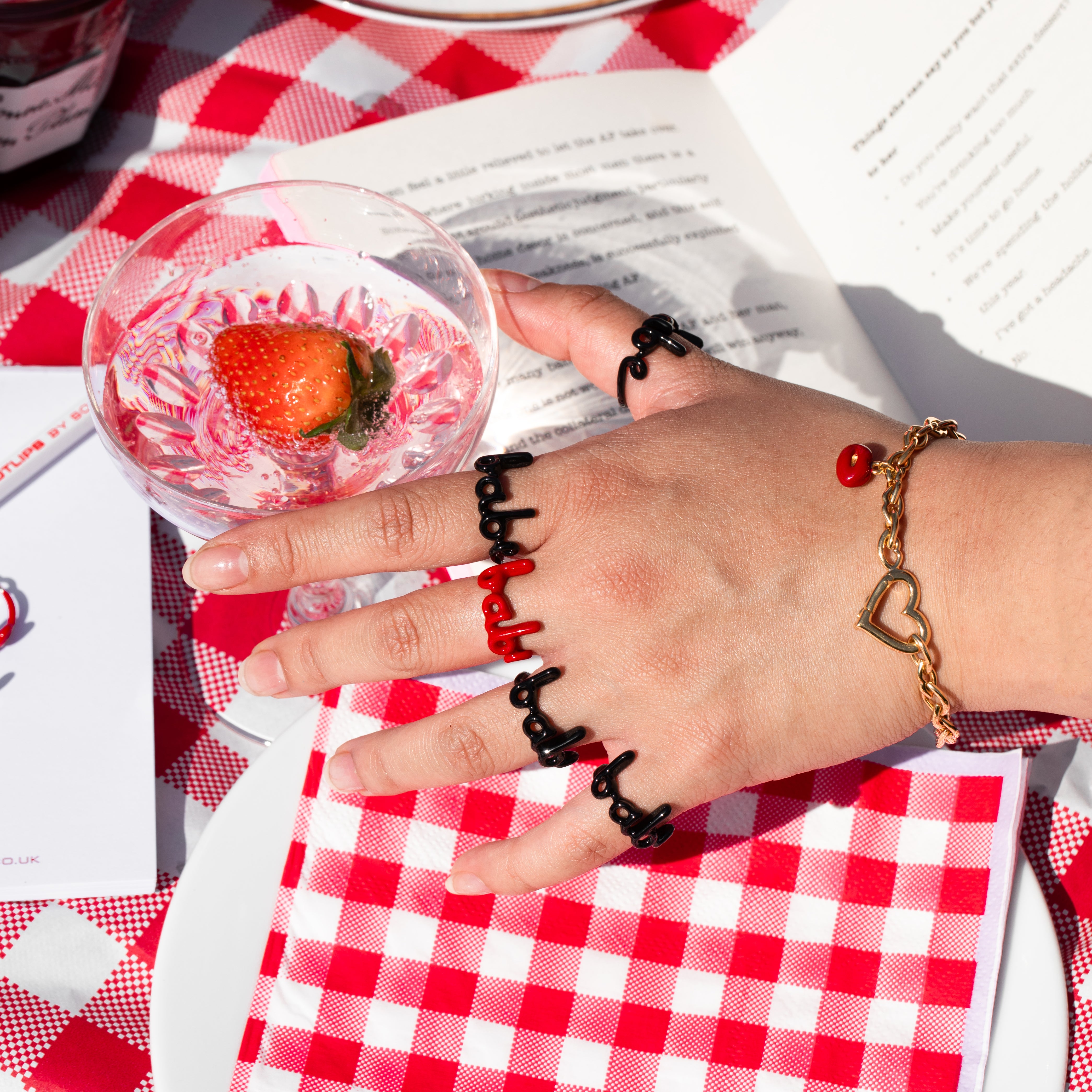 Babe Hotscripts silver and classic red enamel ring model