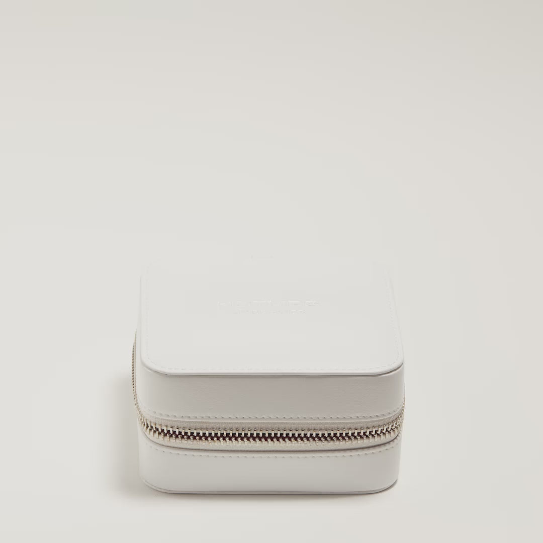 Hotlips by Solange Vegan White LEather Jewellery Travel Box video opening and closing with jewellery