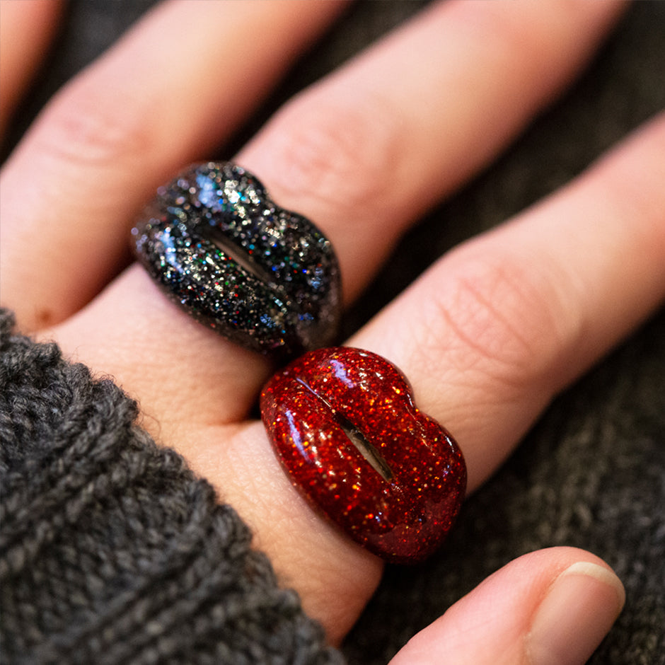 Glitter Black and red hotlips ring on hand sweater