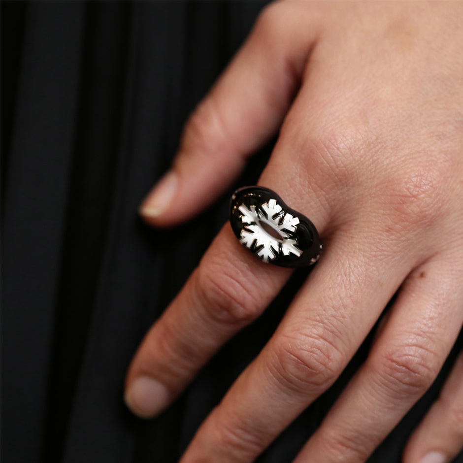 Snowflake enamel Hotlips ring by Solange on model