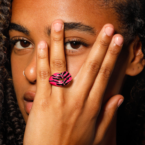 neon tiger pink hotlips ring model