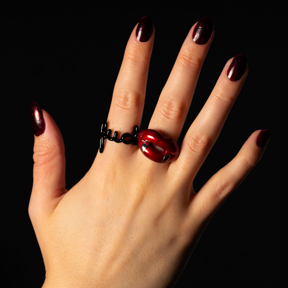 Vamp red fang Hotlips ring and Fuck written ring black enamel and silver on hand