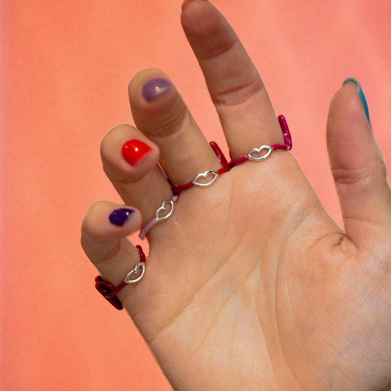 Hotscripts ring back view with a little kiss on hand