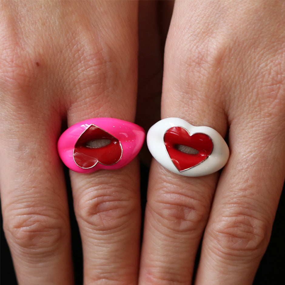 Hotlips loveheart rings up or down on hand
